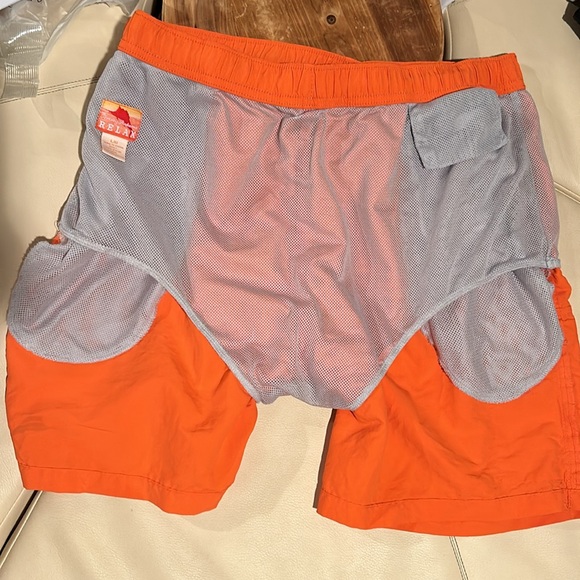TOMMY BAHAMA Swimsuit trunks. LARGE - Picture 8 of 9